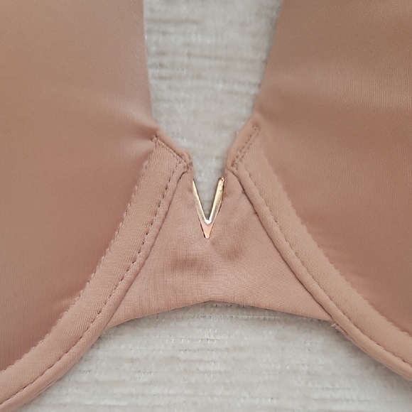 Victoria's Secret Blush Bra - Picture 2 of 8